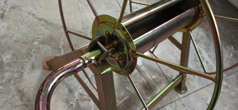 Rulo sắt cuốn dây xịt thuốc 100m