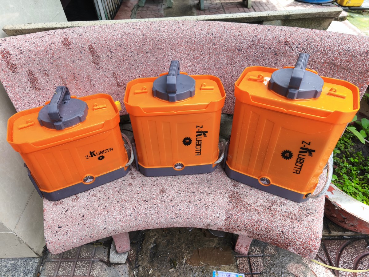Bình xịt điện Z-KUBOTA 12V 9Ah - Dung tích bình nước 6 lít - 8 lít - 10 lít