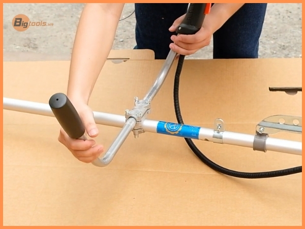 Đặt Tay Cầm (Ghi Đông) Vào Máy