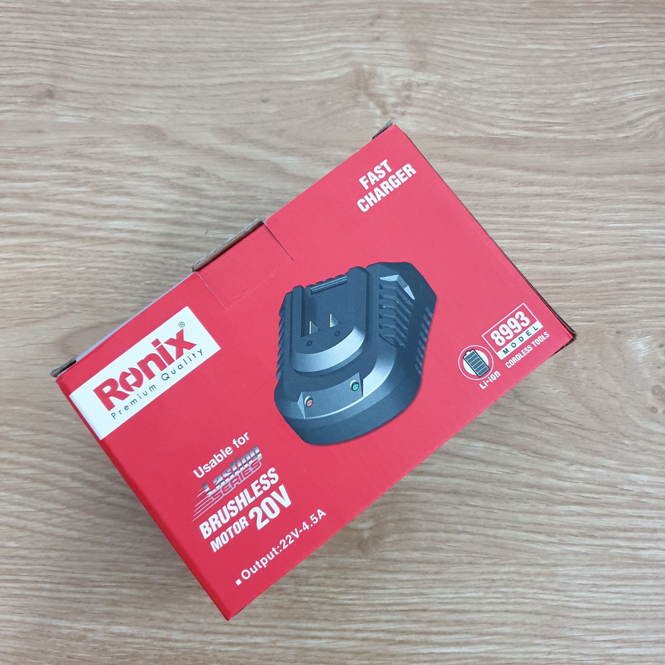 Đế sạc pin nhanh Ronix 20V 4.5A 8993