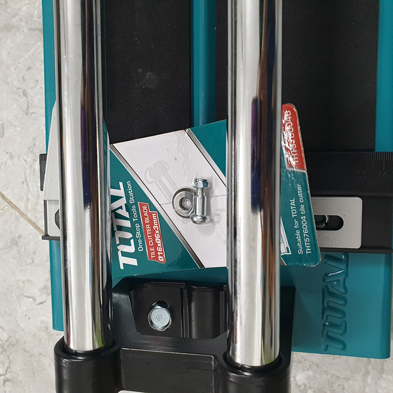Bàn cắt gạch đẩy tay TOTAL THT576004 (60cm)
