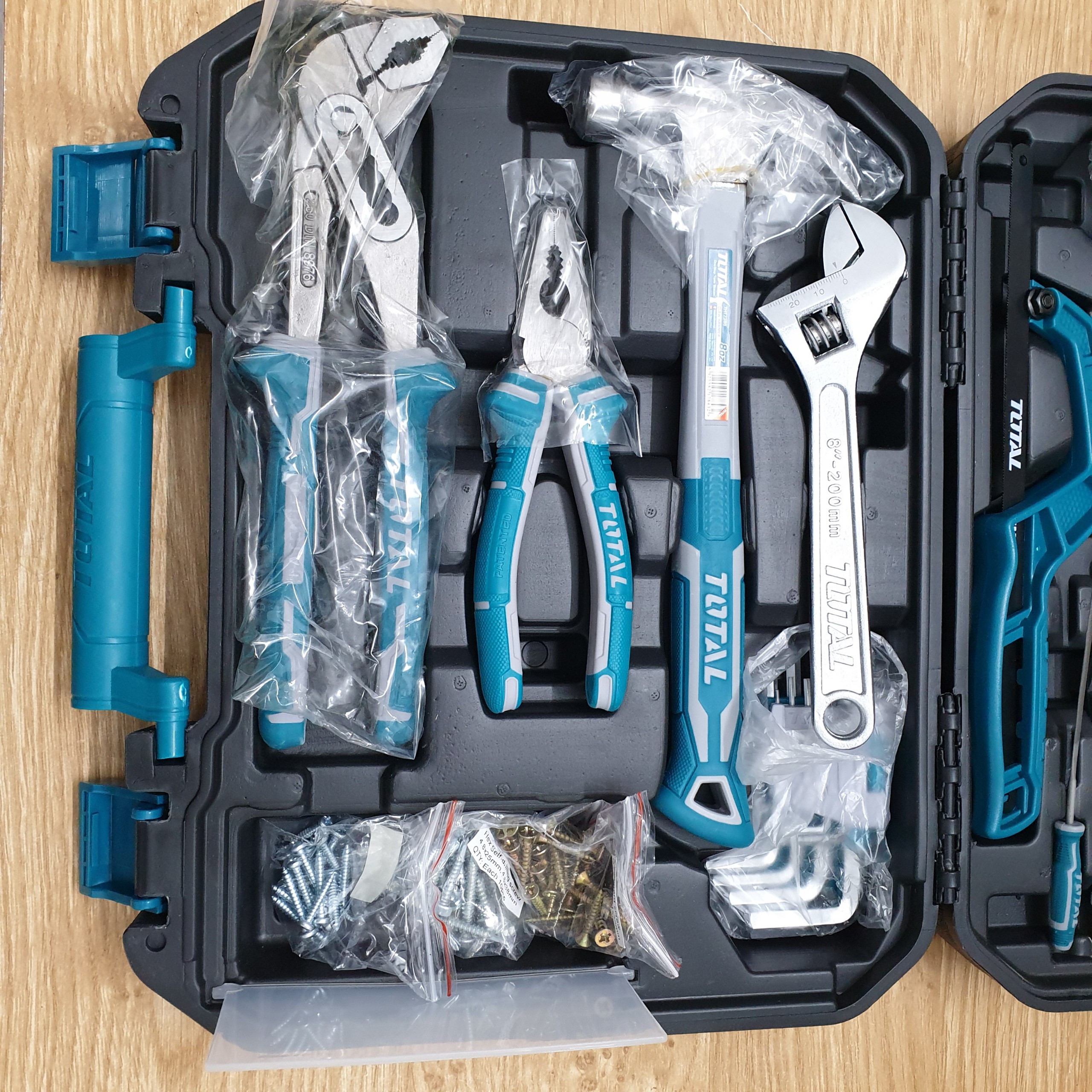 Bộ 130 cái công cụ TOTAL THKTHP21306