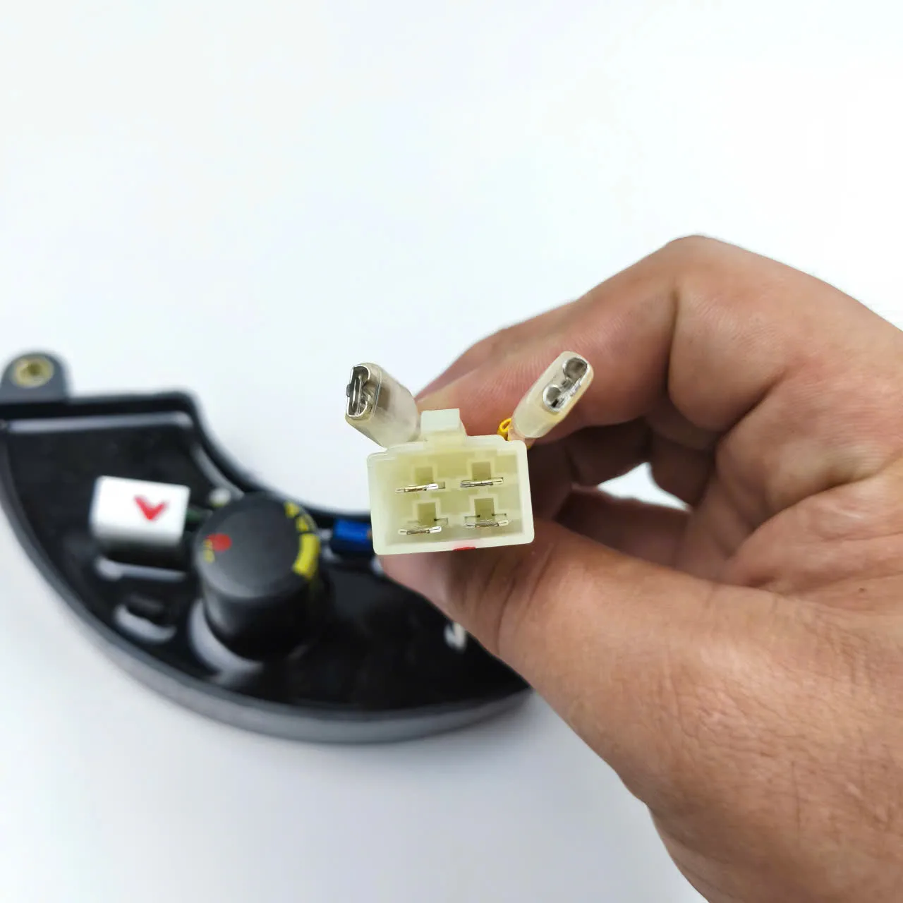 AVR máy phát điện 6.5Kw