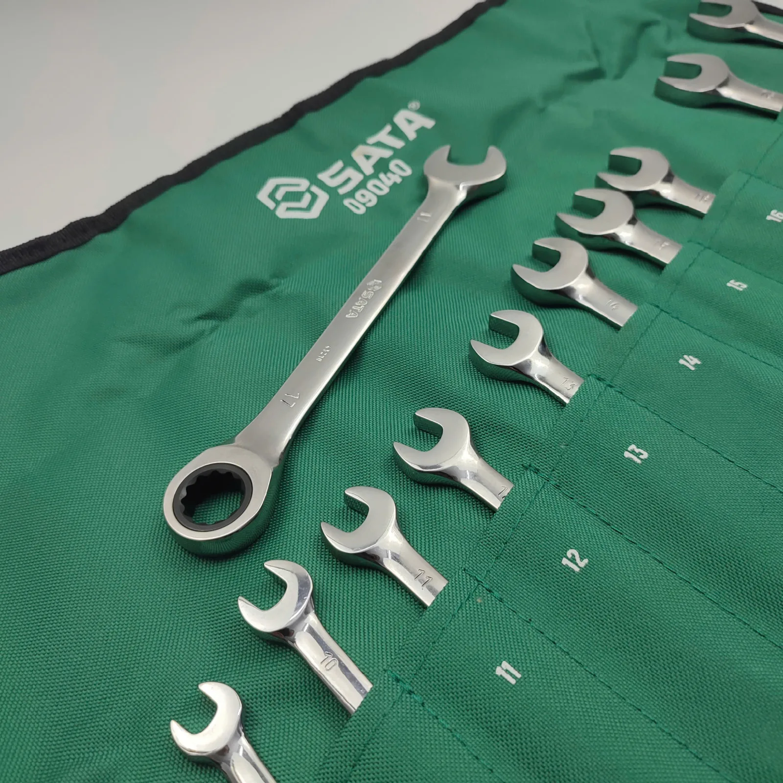 Bộ Khay Cờ Lê Tự Động 2 Đầu Vòng Miệng SATA 12 Chi Tiết 09040 Chính Hãng