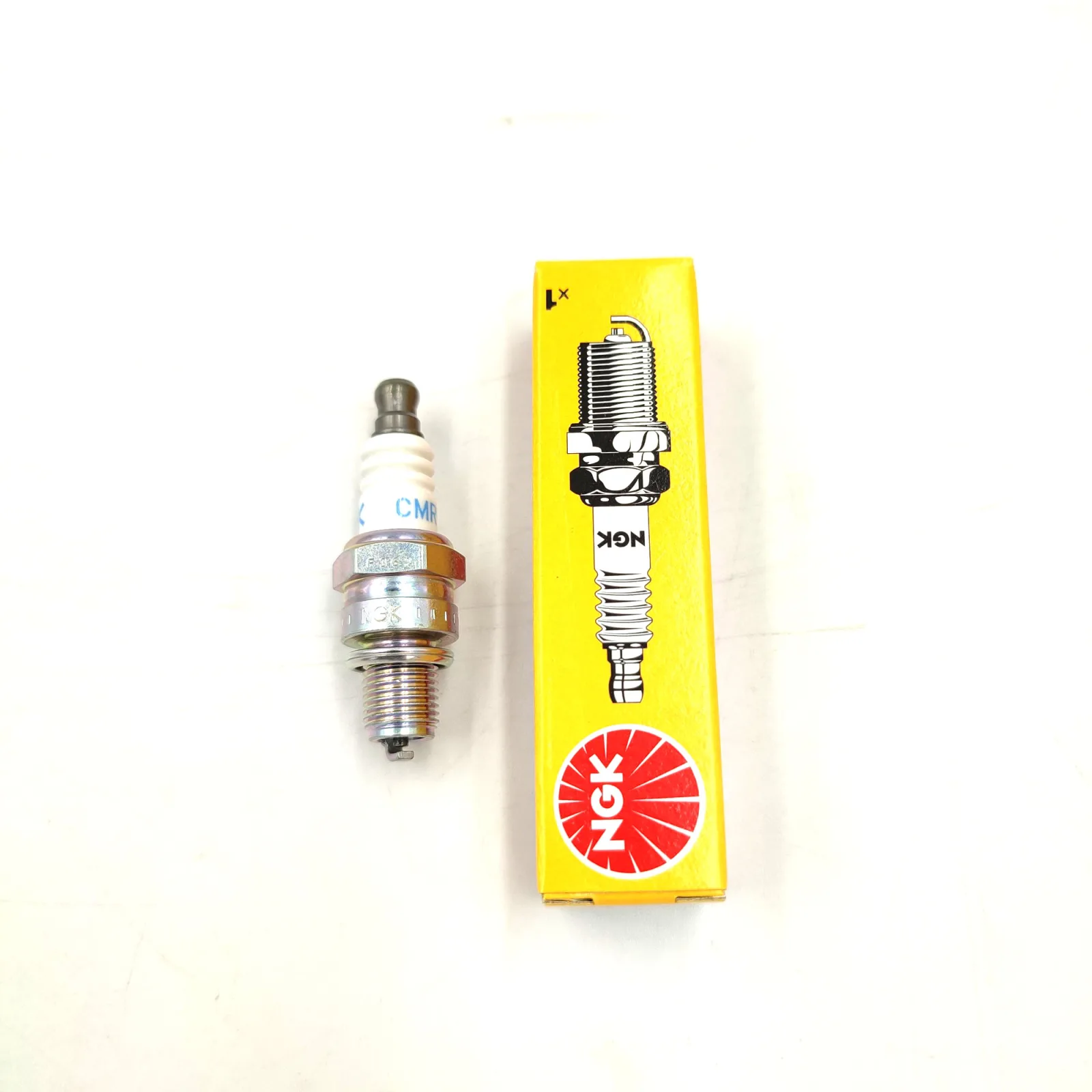 Bugi Máy Cắt Cỏ 4 Thì GX35 NGK CMR5H 94210 Thái Lan