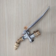Bộ tay bóp xịt rửa máy lạnh cong (Chân 22mm - Béc cá sấu)