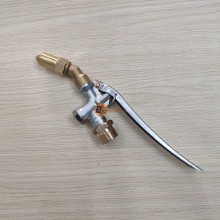 Bộ tay bóp xịt rửa máy lạnh cong (Chân 22mm - Thau 3.5cm)
