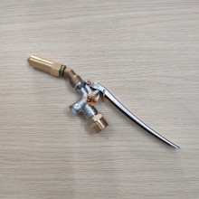 Bộ tay bóp xịt rửa máy lạnh cong (Chân 22mm - Thau 5cm)